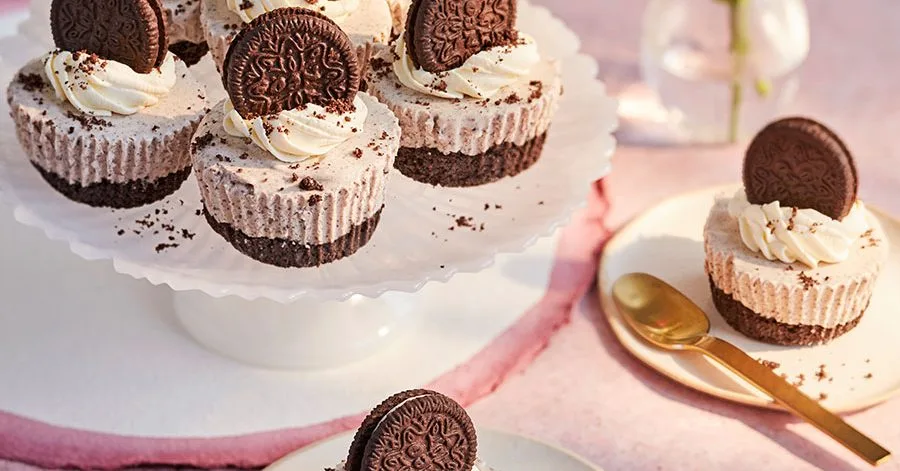 Ice Cream and Chocolate Sandwich Cookie Cupcakes