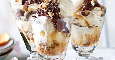 Chocolate sundaes with pear and Christmas pudding