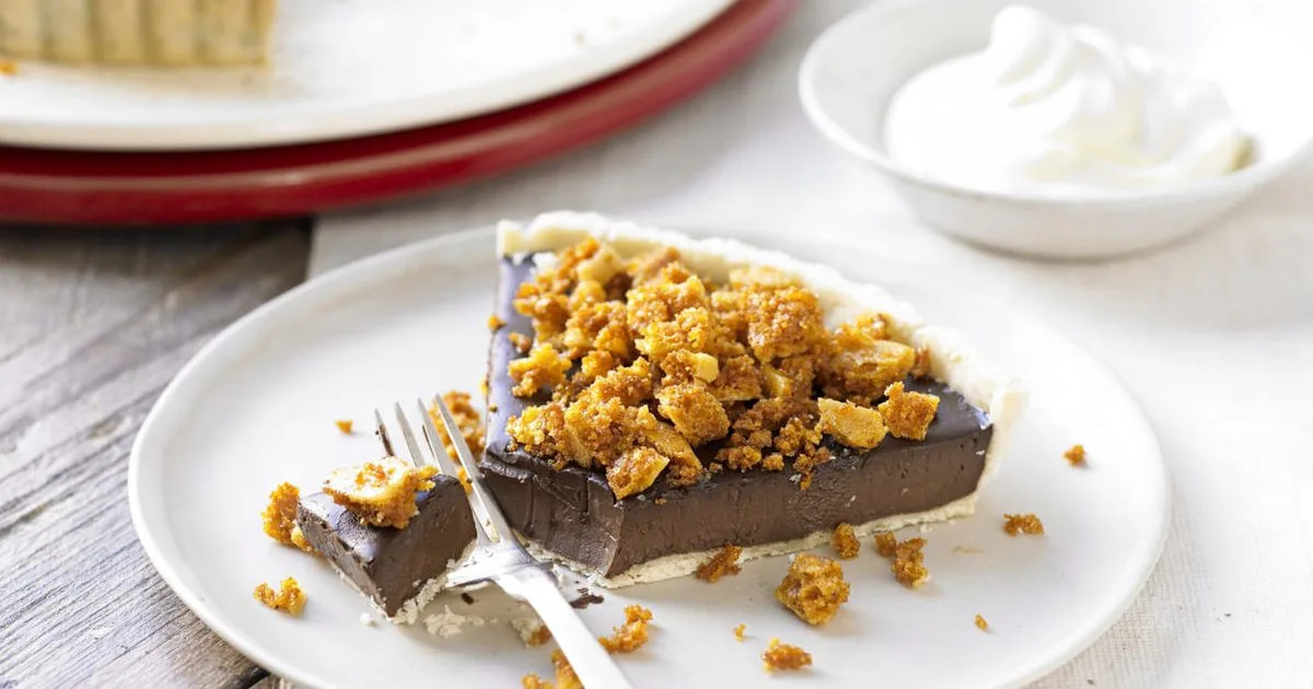 Chocolate tart with honeycomb