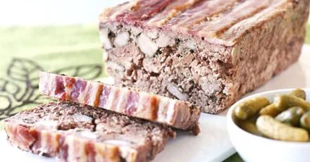 Country terrine with black pepper & thyme
