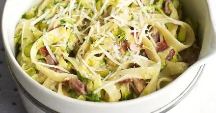 Тальятелле з кабачками, лимоном і чилі