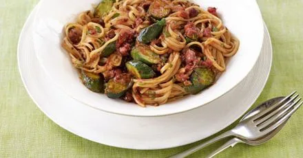 Courgette & tomato linguine