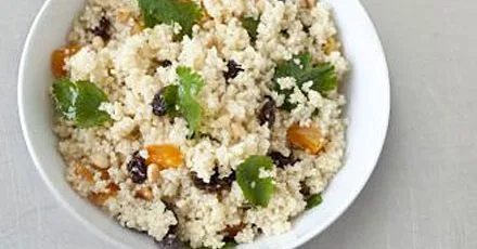 Кускус з кедровими горішками, коріандром та родзинками