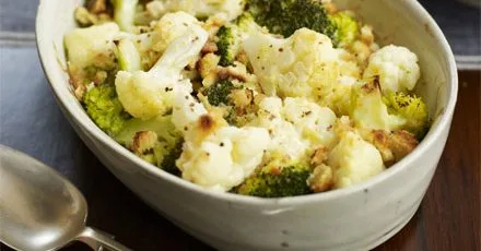 Creamy cauliflower & broccoli bake