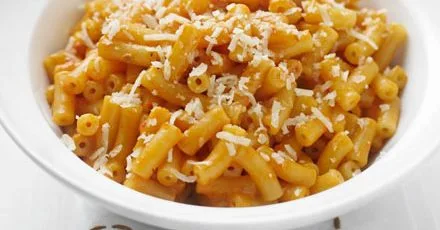 Creamy cheese & tomato macaroni