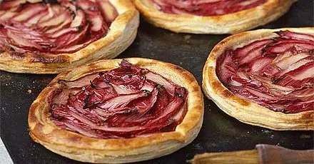Creamy rhubarb tarts