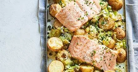 Creamy salmon with leek and potatoes in the oven
