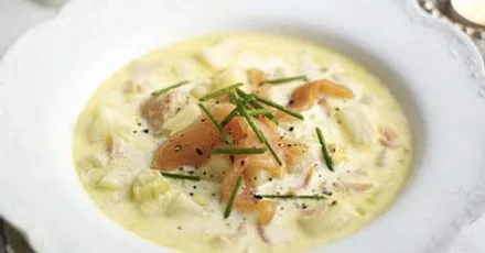 Creamy smoked salmon, leek & potato soup