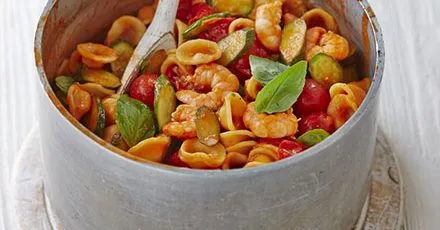 Creamy tomato, courgette & prawn pasta