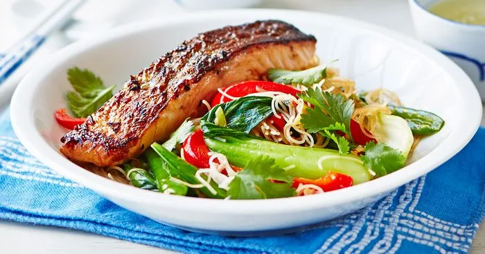 Stir-fried salmon with pak choi and sugar snap peas