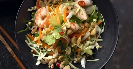 Crunchy cabbage & prawn salad
