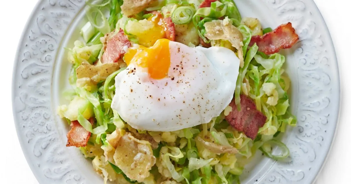 Crushed potato colcannon with bacon & poached eggs