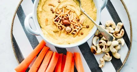 Cashew dip with curry