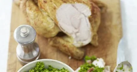 Curry-spiced chicken with a tartare of peas