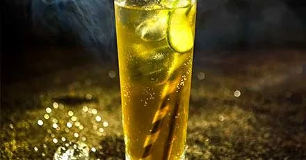 Коктейль Dark & Stormy