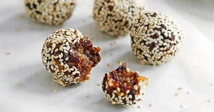 Energy balls with dates