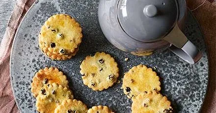 Light Easter biscuits