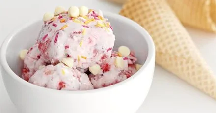 Easy strawberry ice cream