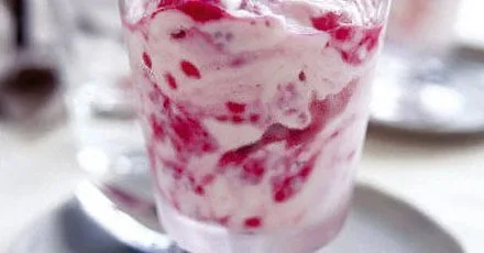 Легкий малиновий морозний мус