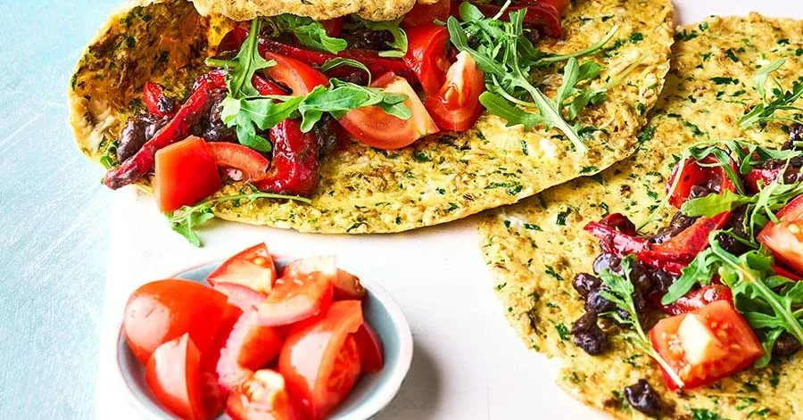 Egg rolls with black beans and rocket