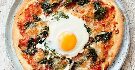 Eggs Florentine pizza