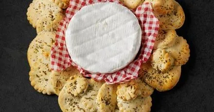 Fennel & poppy seed cracker wreath