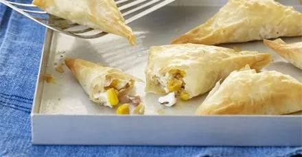 Самоси з фетою та солодкою кукурудзою