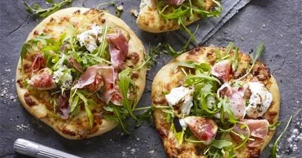 Fig & prosciutto pizzettas