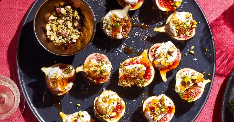 Figs with goat cheese, pistachios and honey
