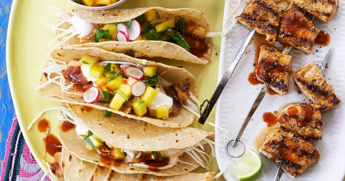 Fish tacos with green jalapeño salsa & chilli cream