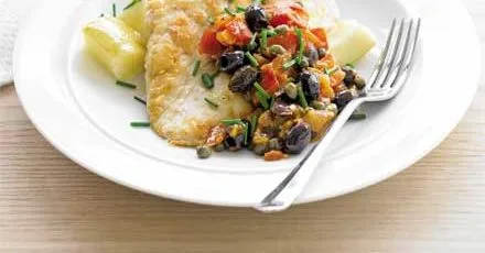 Flattened chicken with tomatoes, olives & capers