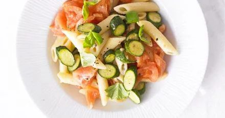 Fresh tomato & courgette penne