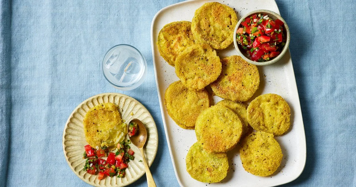 Fried green tomatoes with ripe tomato salsa