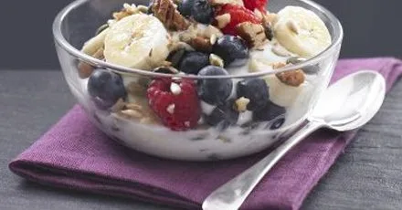 Fruit & nut yogurt
