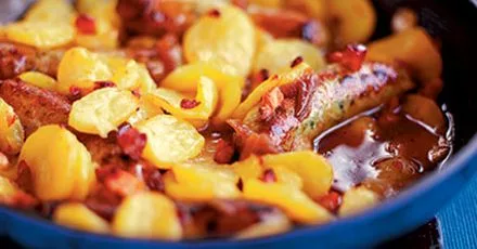 Frying-pan sausage hotpot