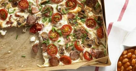 Фріттата Full English зі смаженими бобами