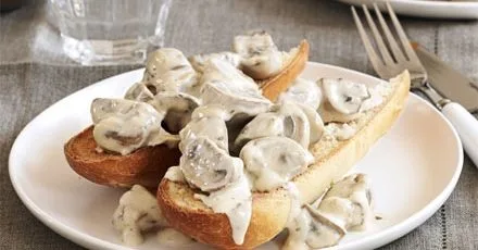 Garlic mushrooms on toast