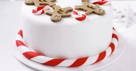 Торт у вигляді імбирного чоловічка для святкування