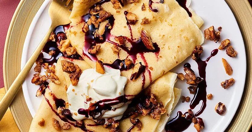 Glühwein crepes with candied nuts