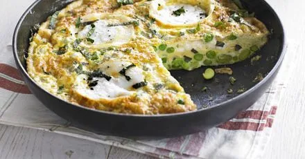 Фріттата з козячим сиром, горохом і квасолею
