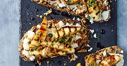 Goat’s cheese, pear & walnut tartines