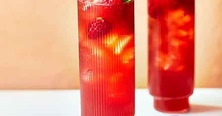 Goji berry & raspberry cooler
