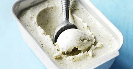Gooseberry & elderflower yogurt ice