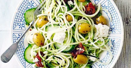 Greek courgetti salad
