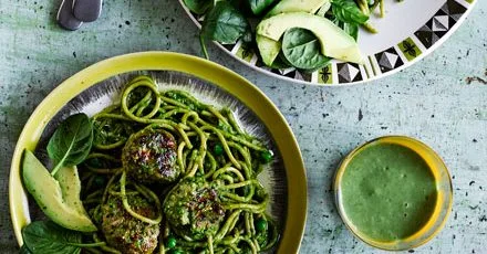 Green spaghetti & meatballs