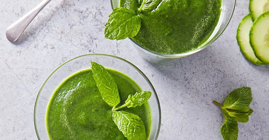 Green spirulina smoothie
