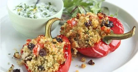 Перці, фаршировані кускусом і гремолатою
