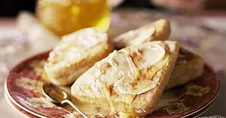 Griddle scones with honey