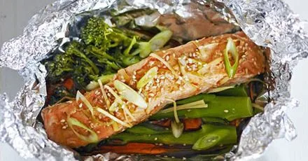 Grilled salmon & mango salad with coconut dressing