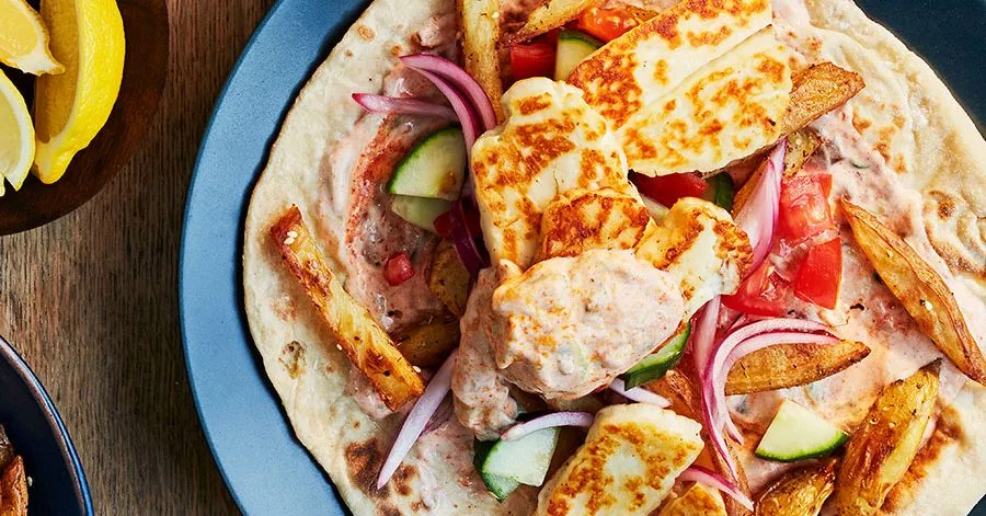 Halloumi wraps with crunchy za'atar chips